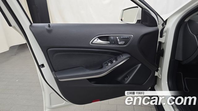 Mercedes-Benz GLA-Class 2018 — photo 14