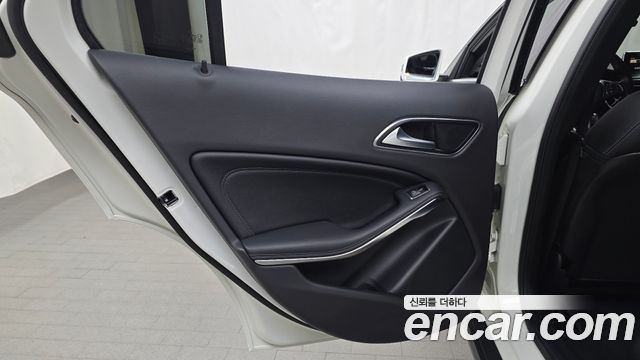 Mercedes-Benz GLA-Class 2018 — photo 15