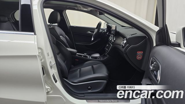 Mercedes-Benz GLA-Class 2018 — photo 16