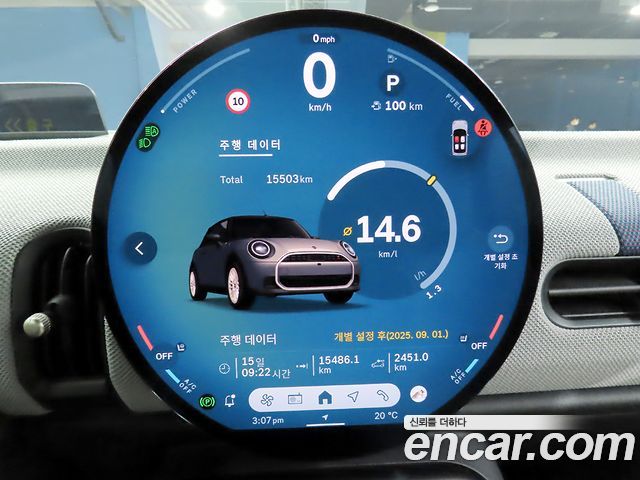 Mini Cooper Convertible 2025 — photo 8