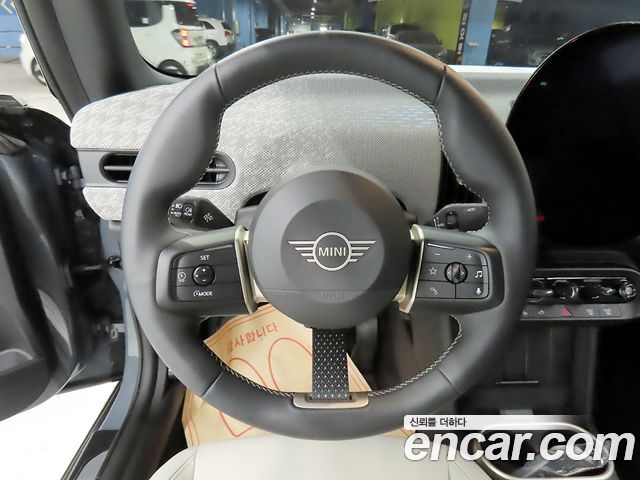 Mini Cooper Convertible 2025 — photo 11