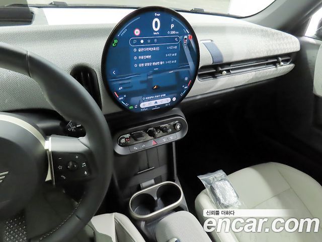 Mini Cooper Convertible 2025 — photo 12