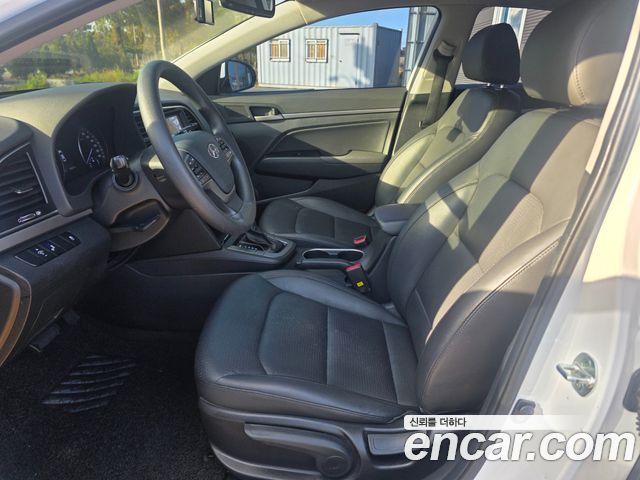 Hyundai AVANTE 2017 — photo 8