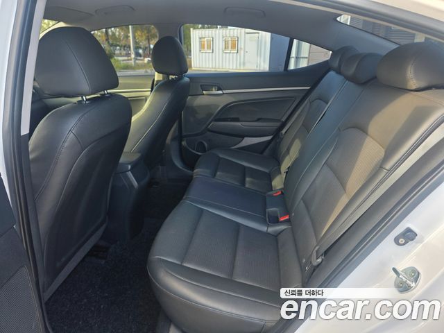 Hyundai AVANTE 2017 — photo 9