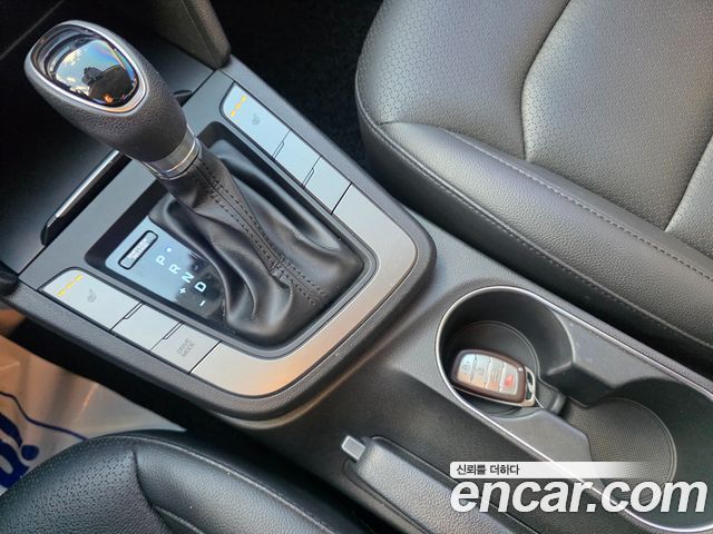 Hyundai AVANTE 2017 — photo 15