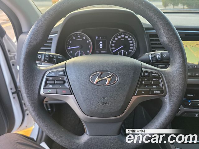 Hyundai AVANTE 2017 — photo 16