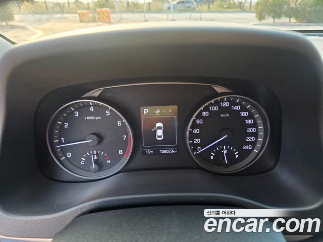 Hyundai AVANTE 2017 — photo 17