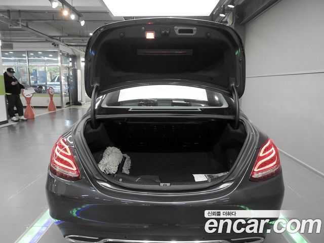 Mercedes-Benz C-Class 2016 — photo 12