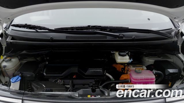 Hyundai Staria 2025 — photo 6