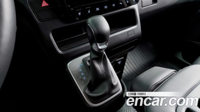 Hyundai Staria 2025 — photo 9