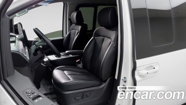 Hyundai Staria 2025 — photo 10