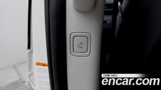 Hyundai Staria 2025 — photo 18