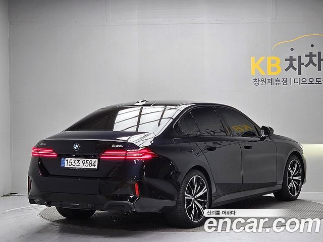 BMW 5-Series 2026 — photo 2