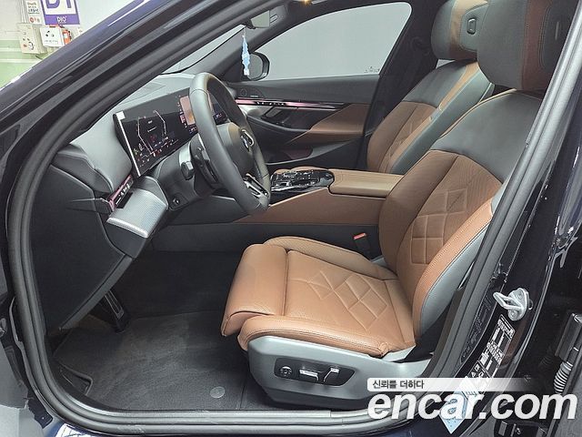 BMW 5-Series 2026 — photo 12