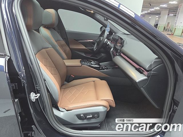 BMW 5-Series 2026 — photo 13