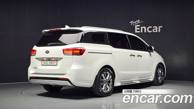 Kia Canival 2017 — photo 2