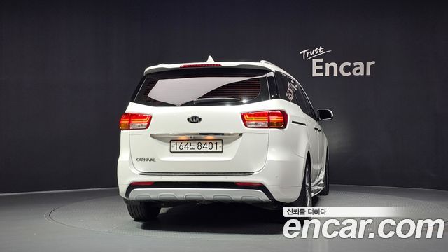 Kia Canival 2017 — photo 4