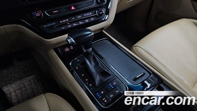 Kia Canival 2017 — photo 9