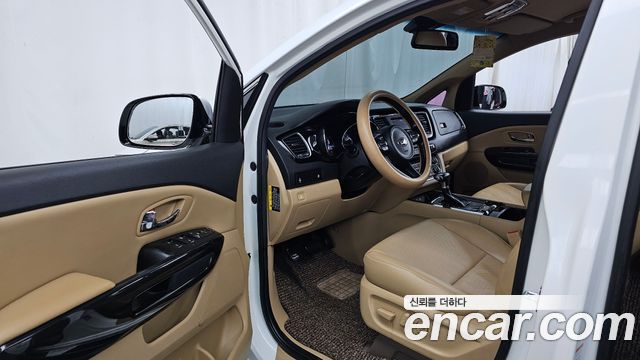 Kia Canival 2017 — photo 10