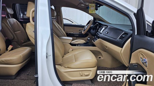 Kia Canival 2017 — photo 11