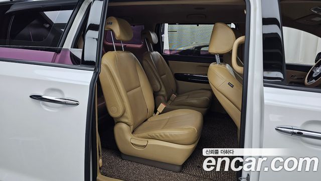 Kia Canival 2017 — photo 12