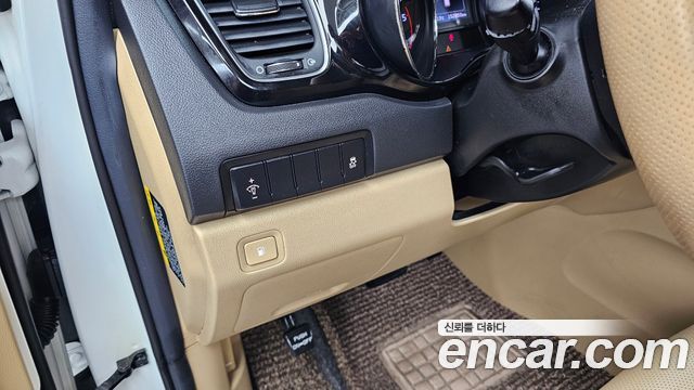 Kia Canival 2017 — photo 16