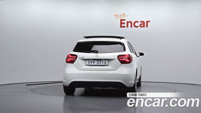 Mercedes-Benz A-Class 2017 — photo 4