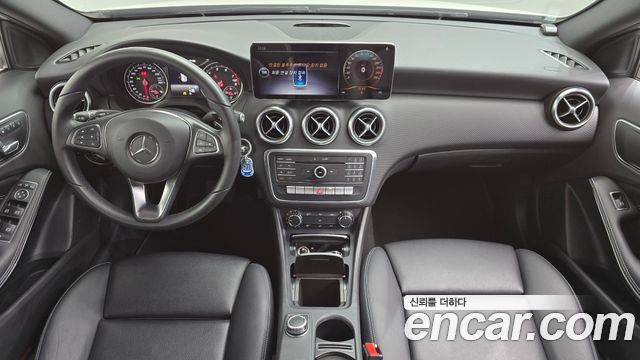 Mercedes-Benz A-Class 2017 — photo 10