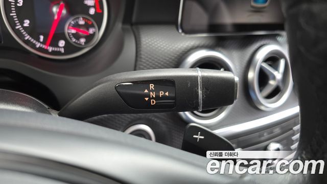 Mercedes-Benz A-Class 2017 — photo 12
