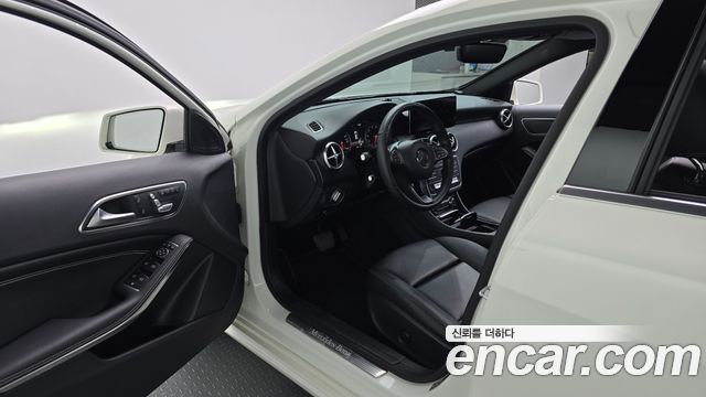 Mercedes-Benz A-Class 2017 — photo 13