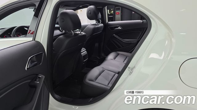 Mercedes-Benz A-Class 2017 — photo 17