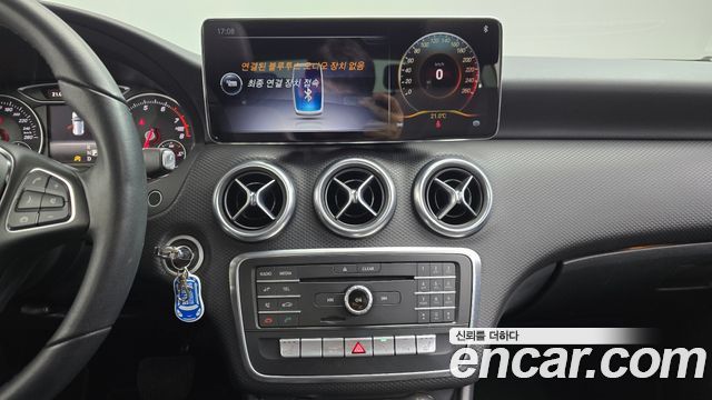 Mercedes-Benz A-Class 2017 — photo 18
