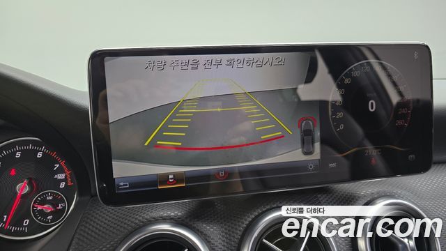 Mercedes-Benz A-Class 2017 — photo 20