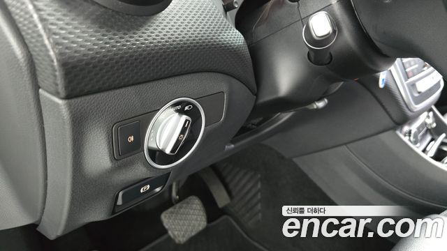 Mercedes-Benz A-Class 2017 — photo 24