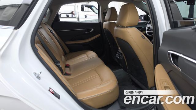 Hyundai Sonata 2022 — photo 18
