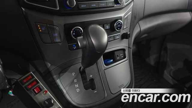 Hyundai Starex 2020 — photo 12