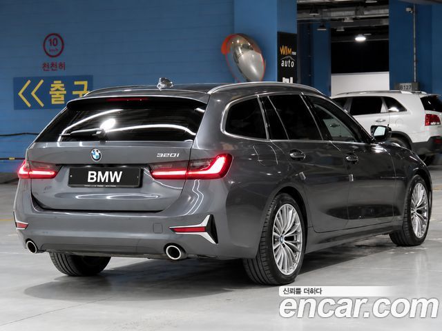 BMW 3-Series 2022 — photo 2