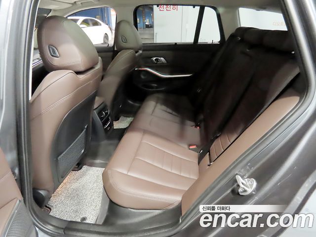 BMW 3-Series 2022 — photo 17