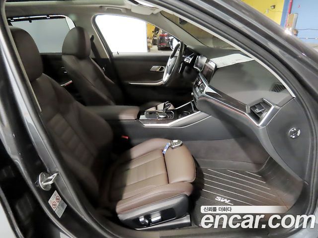 BMW 3-Series 2022 — photo 18