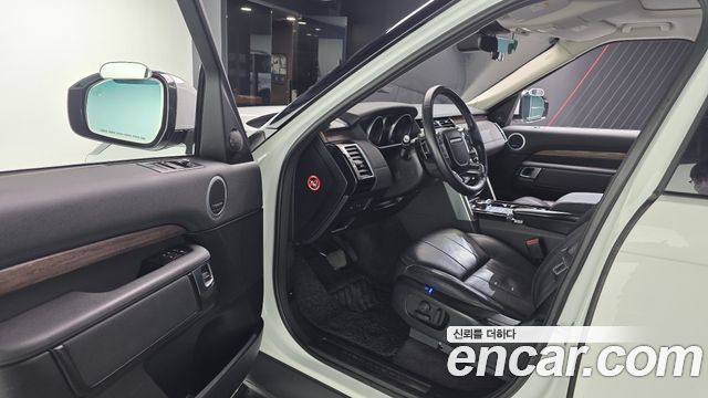 Land Rover Discovery 2017 — photo 10