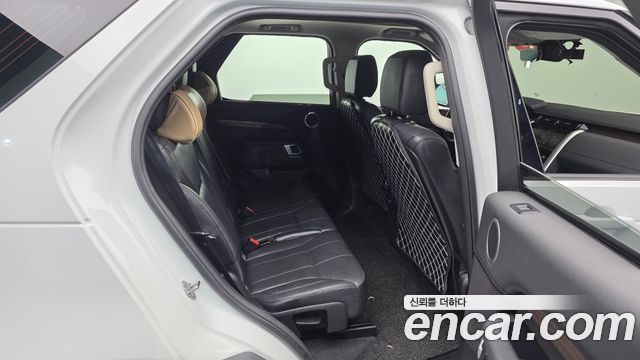 Land Rover Discovery 2017 — photo 12