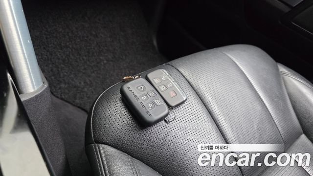 Land Rover Discovery 2017 — photo 17