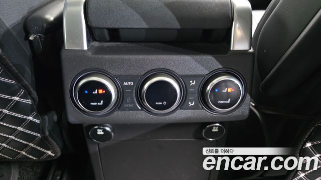 Land Rover Discovery 2017 — photo 19