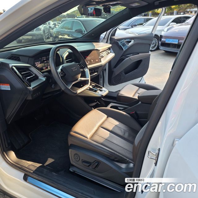 Audi Q4 e-tron 2025 — photo 9