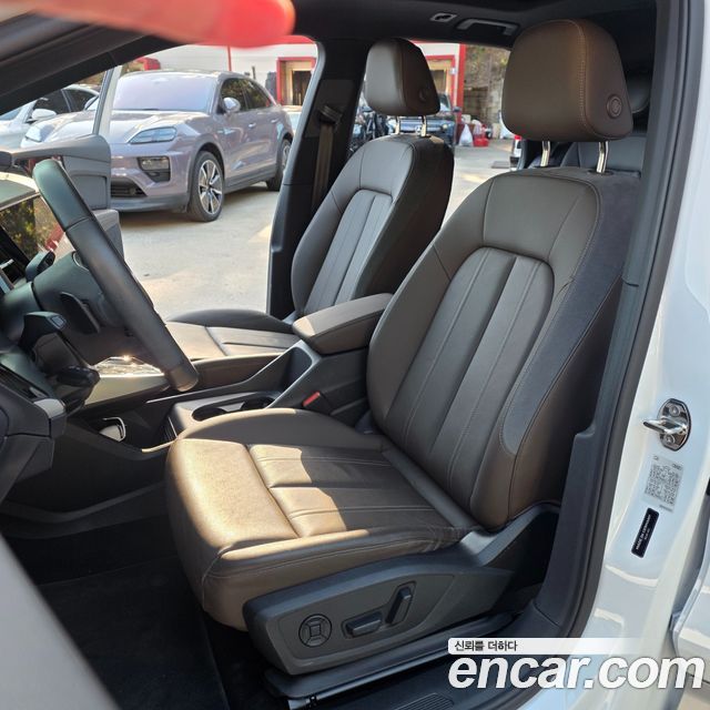 Audi Q4 e-tron 2025 — photo 10