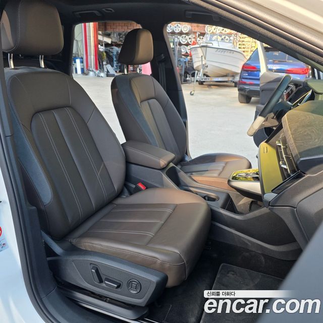 Audi Q4 e-tron 2025 — photo 11