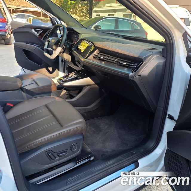 Audi Q4 e-tron 2025 — photo 12