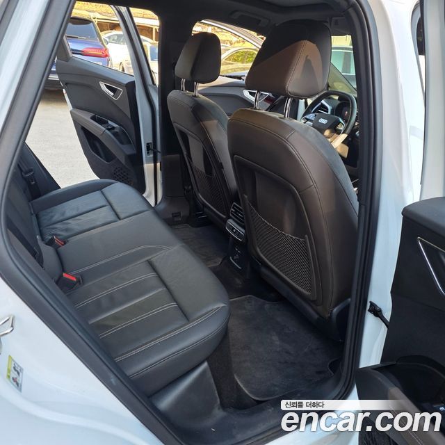 Audi Q4 e-tron 2025 — photo 13