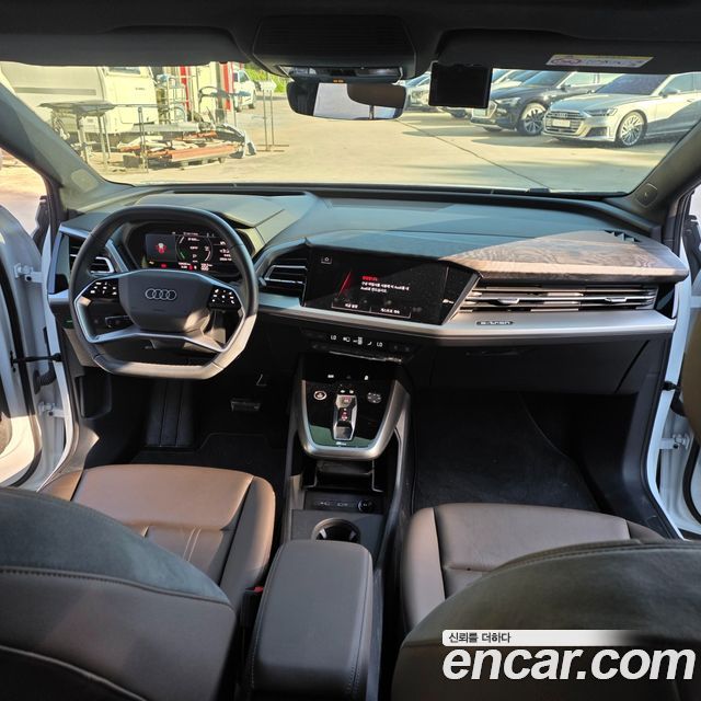 Audi Q4 e-tron 2025 — photo 14