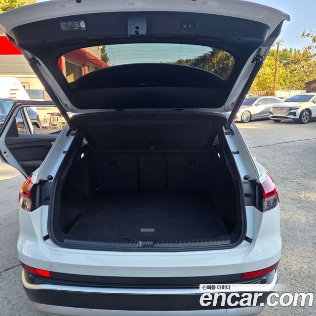 Audi Q4 e-tron 2025 — photo 16